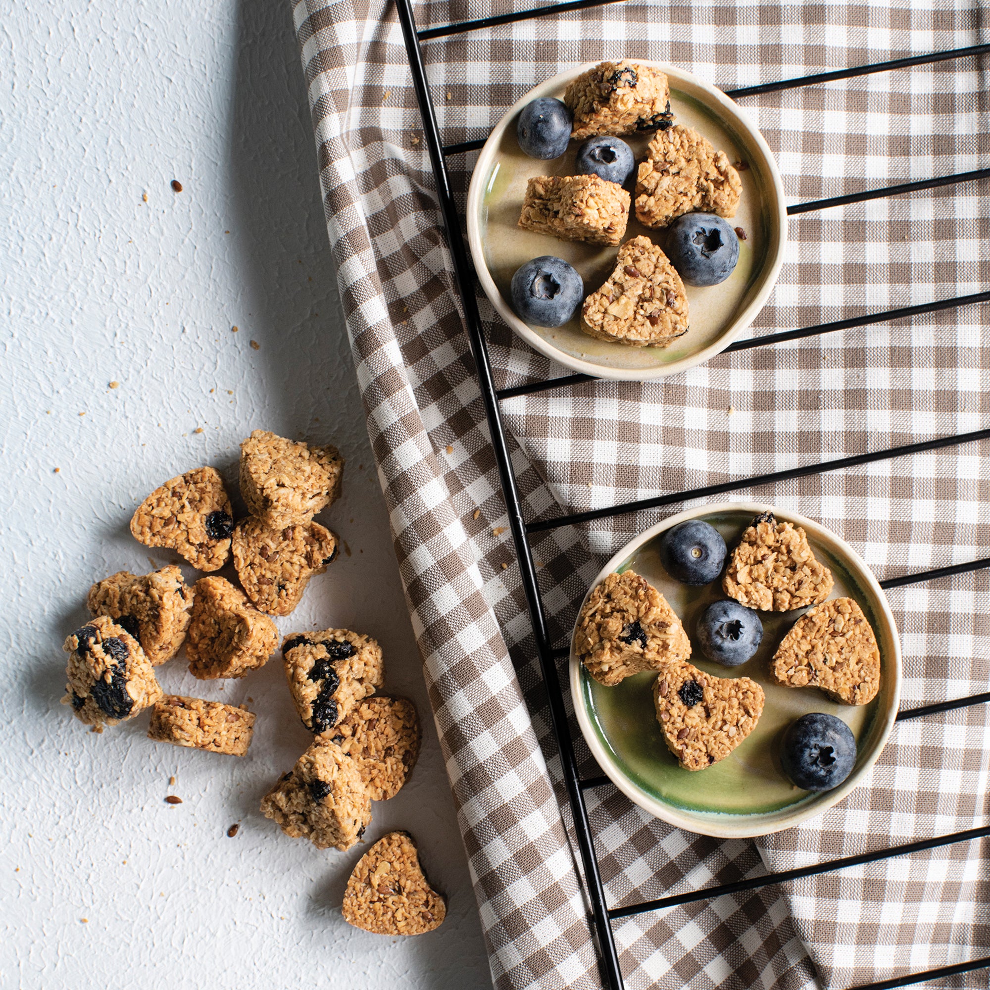 Whole Grain Gluten-free Vegan Granola Bites Snack 38 gram (Blueberry - Nuts)